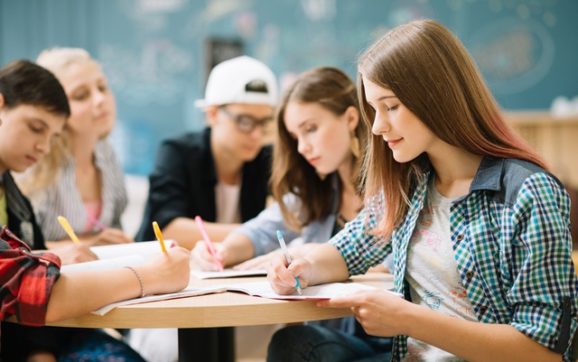 Chuẩn bị gì cho con đi du học bậc trung học?