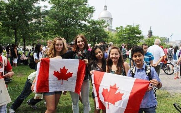 Nhập học của Canada vào thời gian nào?